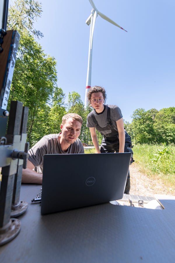 Unsere Messingenieure prüfen die Messdaten